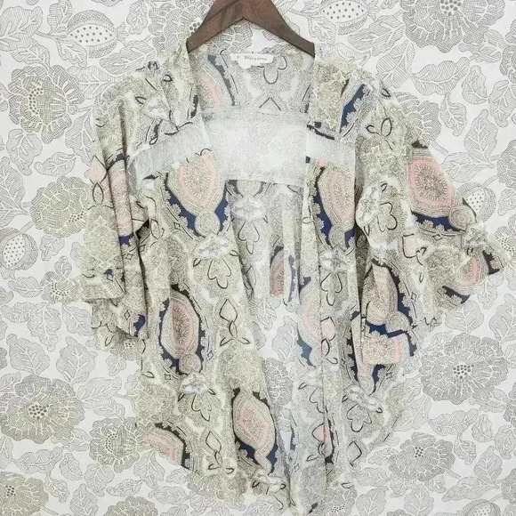 BCBGeneration Flare Sleeve Open Front Crop Chiffon Blouse M Paisley - Picture 1 of 8